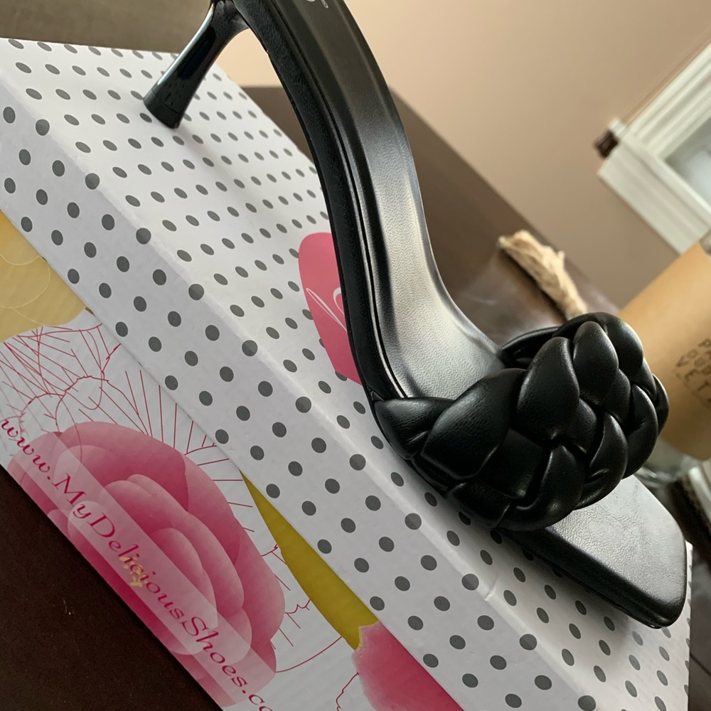 Sandals - Picture 3 of 4